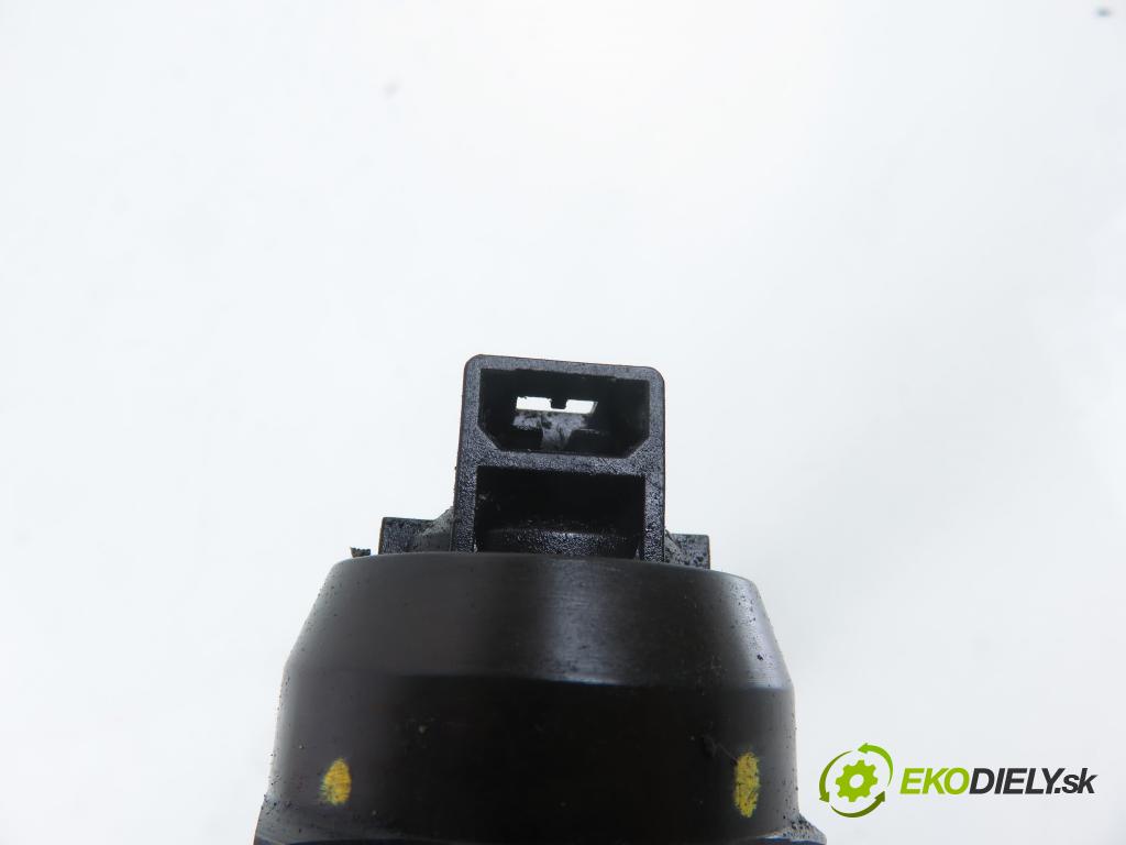 AUDI A4 (8E2, B6) SEDAN 2002 74,00 1.9 TDI PD 101 - AVB 1896,00 Vstrekovač 038130073AJ ; 0414720037 (Vstrekovač paliva)