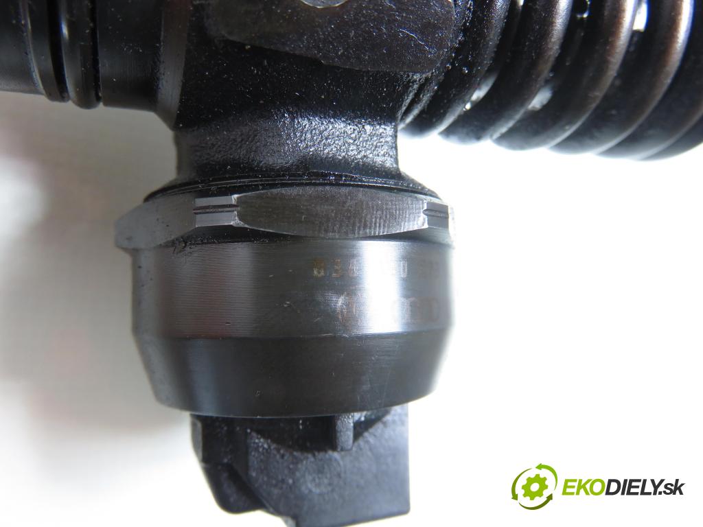 AUDI A4 (8E2, B6) SEDAN 2002 74,00 1.9 TDI PD 101 - AVB 1896,00 Vstrekovač 038130073AJ ; 0414720037 (Vstrekovač paliva)