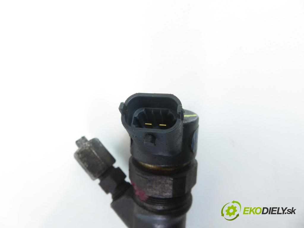 TOYOTA YARIS (_P1_) HB 2003 55,00 1.4 D-4D (NLP10_) - 1ND-TV 1364,00 vstrekovač 0445110085 ; 2367033010 (Vstrekovač paliva)