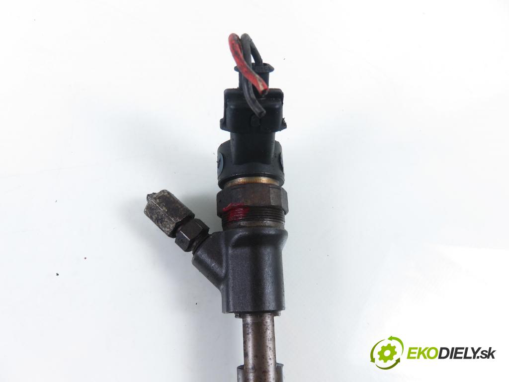 TOYOTA YARIS (_P1_) HB 2003 55,00 1.4 D-4D (NLP10_) - 1ND-TV 1364,00 vstrekovač 0445110085 ; 2367033010 (Vstrekovač paliva)