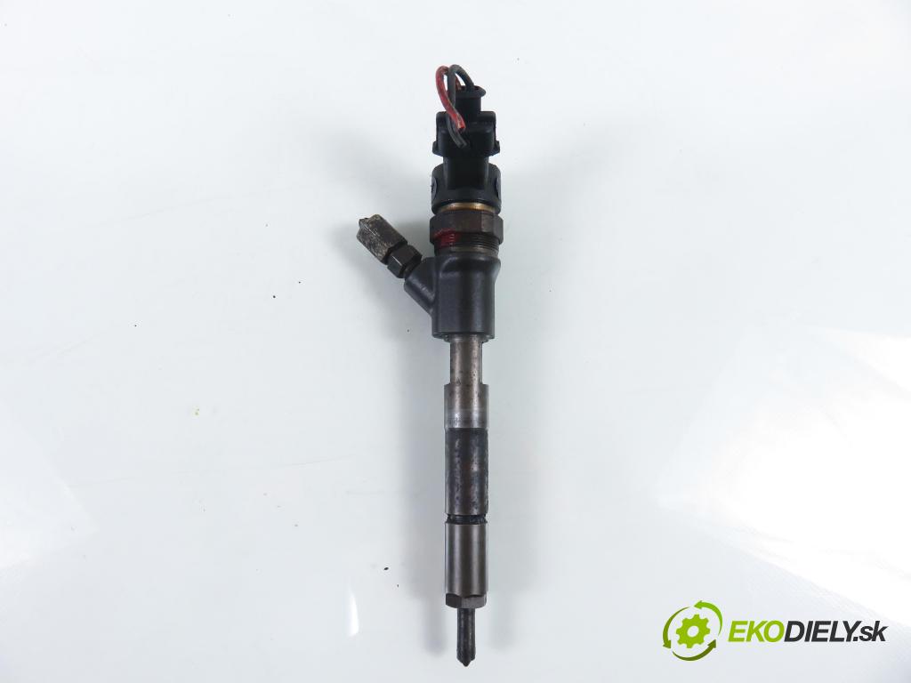 TOYOTA YARIS (_P1_) HB 2003 55,00 1.4 D-4D (NLP10_) - 1ND-TV 1364,00 vstrekovač 0445110085 ; 2367033010 (Vstrekovač paliva)