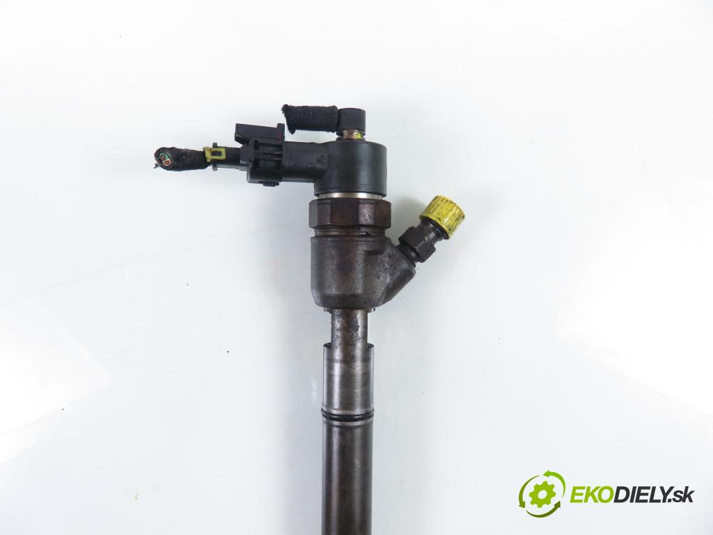 KIA PRO CEE'D (ED) HB 2008 85,00 1.6 CRDi 115 - D4FB 1582,00 vstrekovač 0445110256 ; 338002A400 (Vstrekovač paliva)