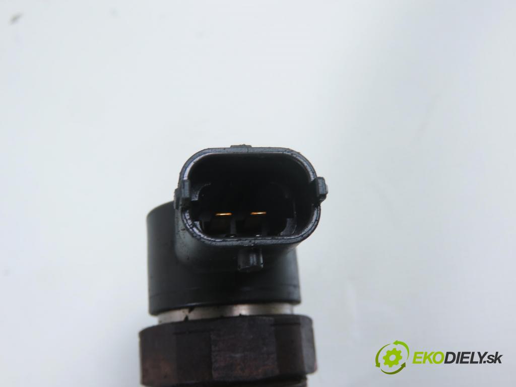 KIA PRO CEE'D (ED) HB 2008 85,00 1.6 CRDi 115 - D4FB 1582,00 vstrekovač 0445110256 ; 338002A400 (Vstrekovač paliva)