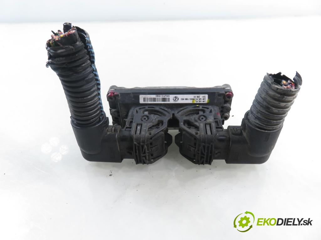 FIAT PUNTO (188_) HB 2003 44,00 1.2 60 - 188 A4.000 1242,00 Riadiaca jednotka Motor 55187377 ; IAW5AFP3 ; 6160065102