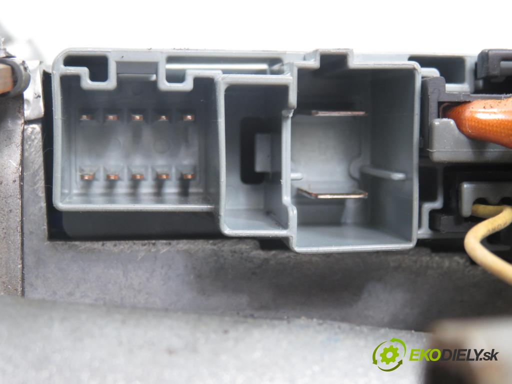 FIAT PUNTO (188_) HB 2003 44,00 1.2 60 - 188 A4.000 1242,00 SLOUPEC / PODPORA elektrický 12235899 ; 26101075 ; 26101076
