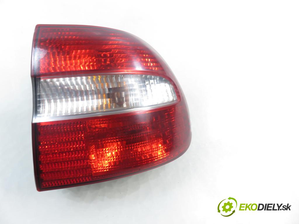 VOLVO V40 Kombi (645) KOMBI 2004 85,00 1.9 DI 116 - D 4192 T3 1870,00 Svetlo pravé zadné 