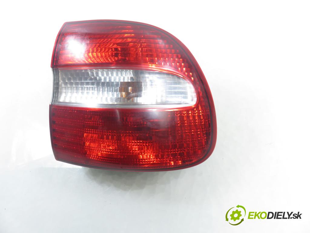 VOLVO V40 Kombi (645) KOMBI 2004 85,00 1.9 DI 116 - D 4192 T3 1870,00 světlo pravé zadní