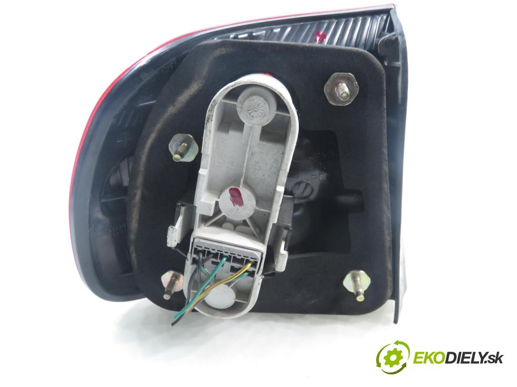 VOLVO V40 Kombi (645) KOMBI 2004 85,00 1.9 DI 116 - D 4192 T3 1870,00 světlo pravé zadní