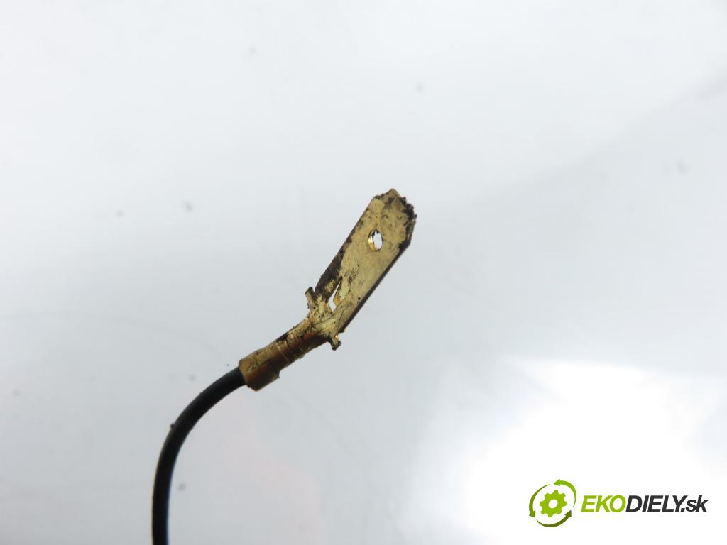 VW PASSAT B5.5 Variant (3B6) KOMBI 2001 96,00 1.9 TDI PD 130 - AVF 1896,00 KOMPRESOR: klimatizace 4472208180 ; 8D0260808 (Kompresor klimatizace)