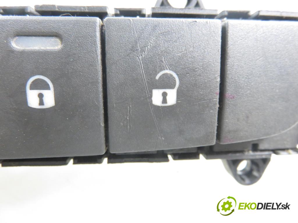 FIAT DUCATO Furgon (250_, 290_) FURGON 2010 74,00 100 Multijet 2.2 D - 4HV 2198,00 přepínač nouzových B569