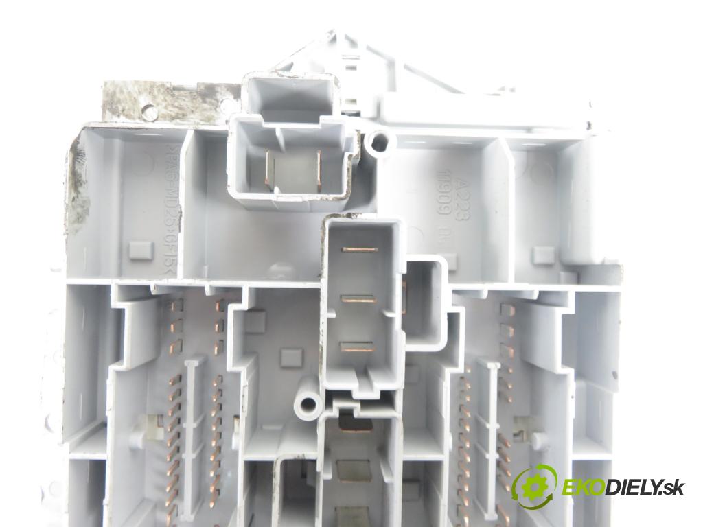 FIAT DUCATO Furgon (250_, 290_) FURGON 2010 74,00 100 Multijet 2.2 D - 4HV 2198,00 skříňka POJISTKY: 1349944080