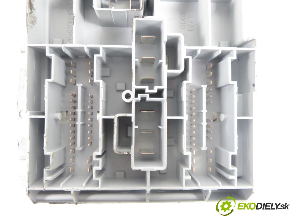 FIAT DUCATO Furgon (250_, 290_) FURGON 2010 74,00 100 Multijet 2.2 D - 4HV 2198,00 skříňka POJISTKY: 1349944080
