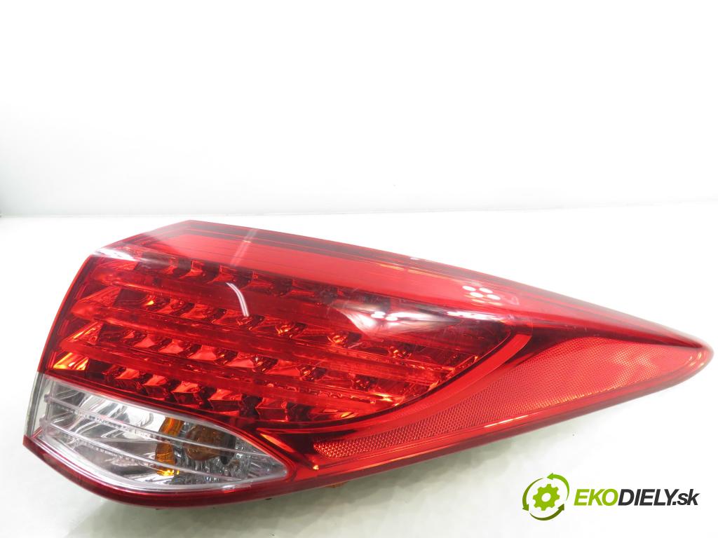 HYUNDAI i40 CW (VF) KOMBI 2014 100,00 1.7 CRDi 136 - D4FD 1685,00 Svetlo pravé zadné 924023Z000