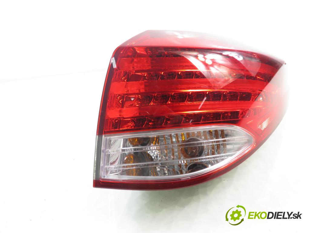 HYUNDAI i40 CW (VF) KOMBI 2014 100,00 1.7 CRDi 136 - D4FD 1685,00 Svetlo pravé zadné 924023Z000