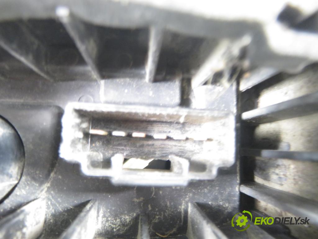 FORD TRANSIT CUSTOM V362 Skrzynia (FY, FZ) FURGON 2016 77,00 2.0 TDCi - YLF6 1995,00 Svetlo pravé zadné BK2113404AG