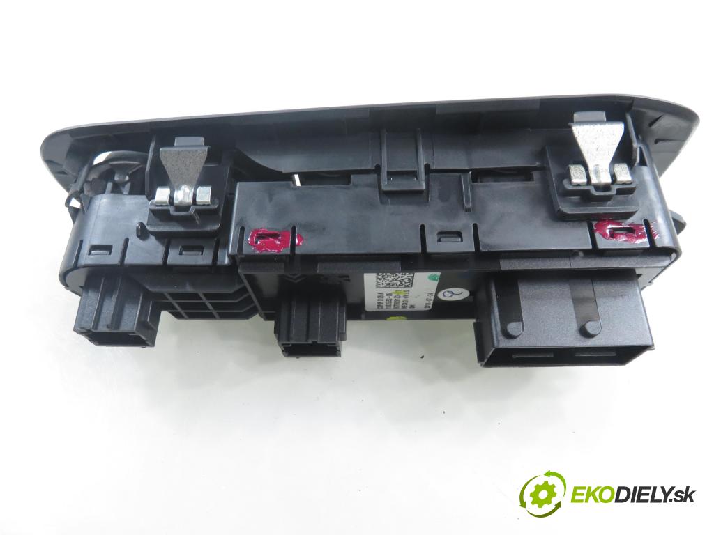 PEUGEOT 308 II HB 2014 68,00 1.6 HDi - 9HP (DV6DTED) 1560,00 Panel ovládaní oken 96788281ZD