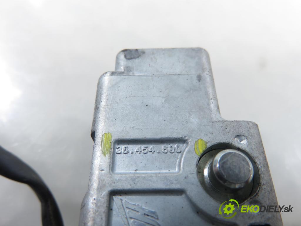 PEUGEOT 308 II HB 2014 68,00 1.6 HDi - 9HP (DV6DTED) 1560,00 spinačka 36454600 ; 9663123380 (Spínacia skrinka)