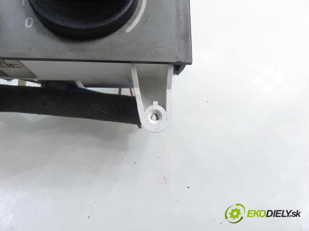 RENAULT KANGOO (KC0/1_) KOMBIVAN 2008 50,00 1.5 dCi 68 - K9K 714 1461,00 Panel kúrenia E6003