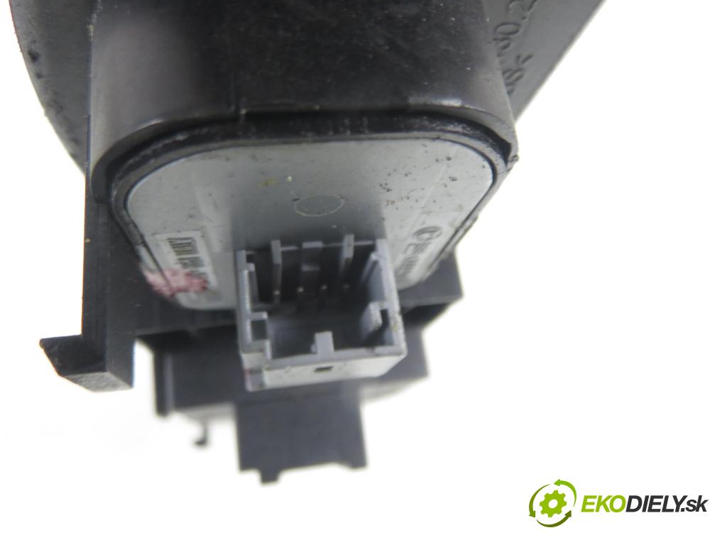 AUDI A2 (8Z0) HB 2001 55,00 1.4 TDI - AMF 1422,00 Panel ovládaní oken 8Z0959851G
