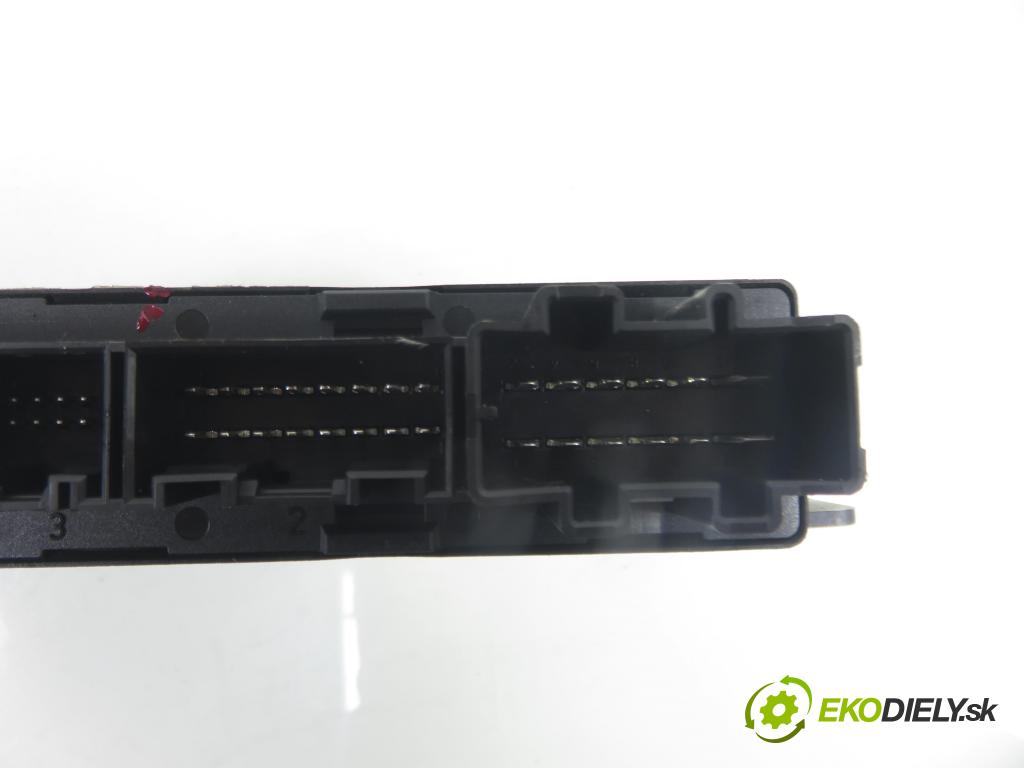 AUDI A2 (8Z0) HB 2001 55,00 1.4 TDI - AMF 1422,00 MODUL komfortu 8Z0959433S