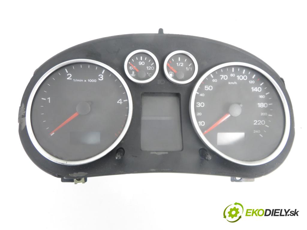 AUDI A2 (8Z0) HB 2001 55,00 1.4 TDI - AMF 1422,00 prístrojovka elektrický 8Z0920900M