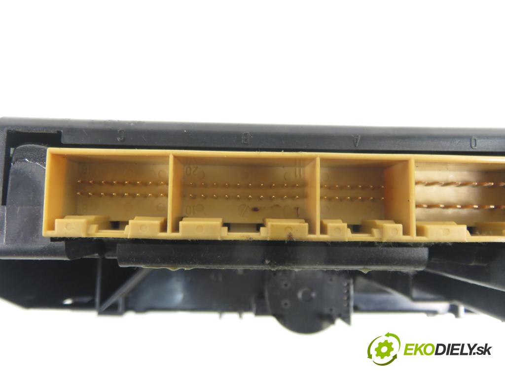 AUDI A2 (8Z0) HB 2001 55,00 1.4 TDI - AMF 1422,00 Panel kúrenia KLIMATRONIK 8Z0820043D