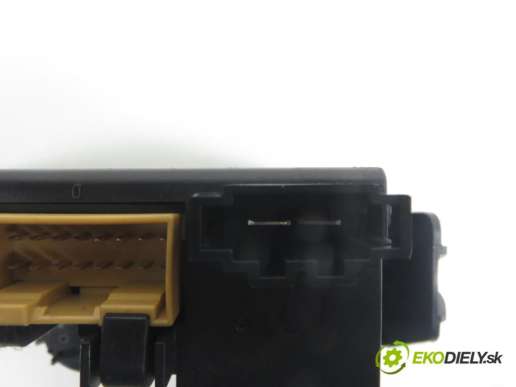 AUDI A2 (8Z0) HB 2001 55,00 1.4 TDI - AMF 1422,00 Panel kúrenia KLIMATRONIK 8Z0820043D