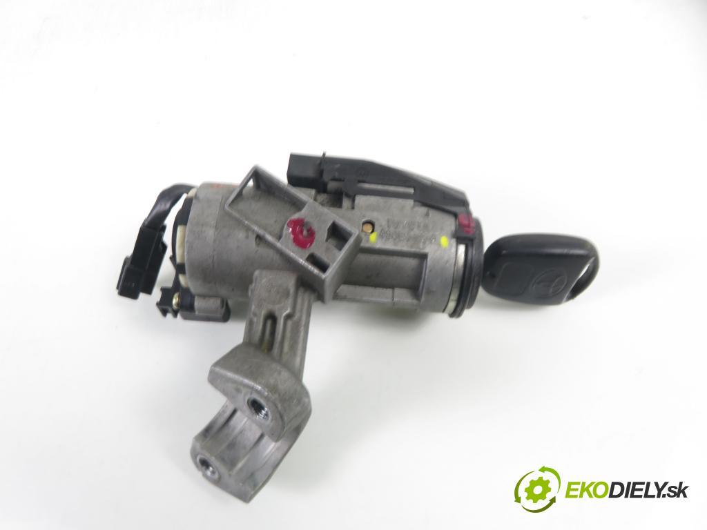 TOYOTA COROLLA (_E12_) HB 2003 85,00 2.0 D-4D 116 (CDE120R_, CDE120L_) - 1CD-FTV 1995,00 spinačka 45020024 (Spínacia skrinka)