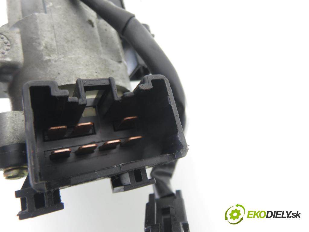 TOYOTA COROLLA (_E12_) HB 2003 85,00 2.0 D-4D 116 (CDE120R_, CDE120L_) - 1CD-FTV 1995,00 spinačka 45020024 (Spínacia skrinka)