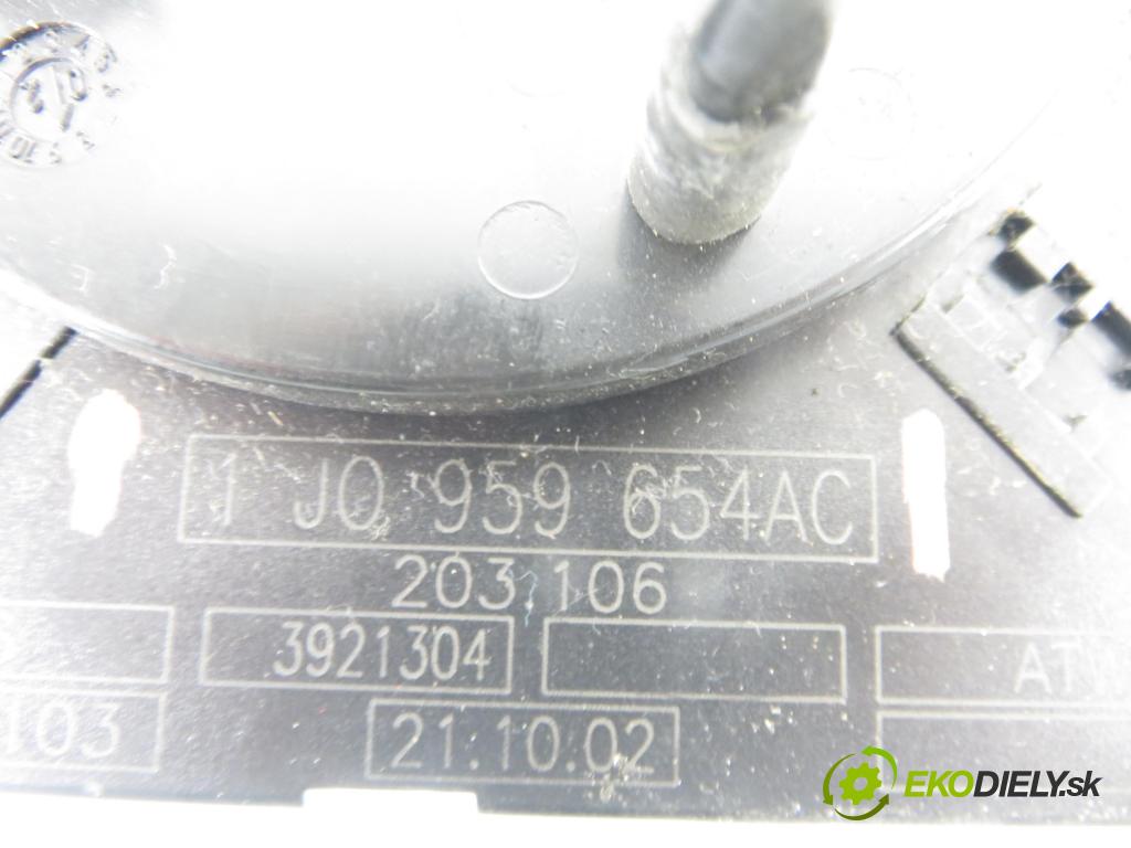 VW BORA (1J2) SEDAN 2000 85,00 2 - AQY 1984,00 PÁSKA: air BAG 1J0959654AC