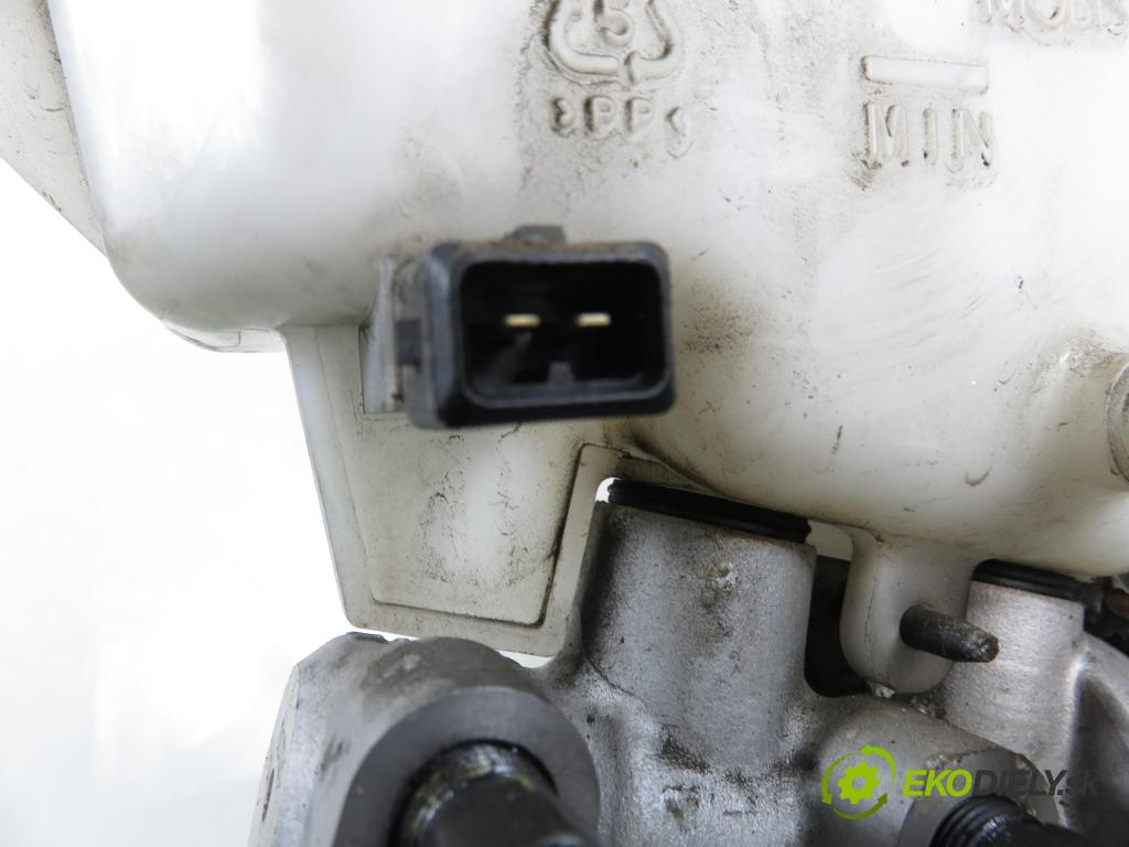 HYUNDAI i40 CW (VF) KOMBI 2014 100,00 1.7 CRDi 136 - D4FD 1685,00 Posilovač 591103Z100 (Servočerpadlo)