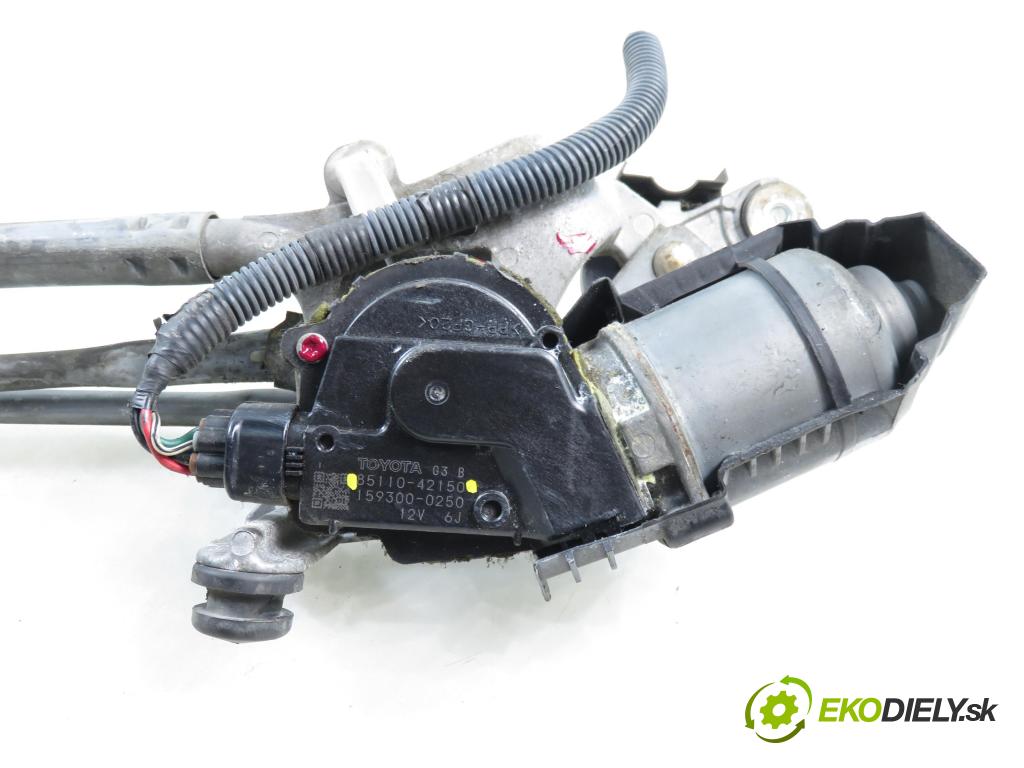 TOYOTA RAV 4 III (_A3_) SUV 2007 130,00 2.2 D 4WD 177 - 2AD-FHV 2231,00 Mechanizmus stieračov predný 8511042150 (Motorček stieračov predný)