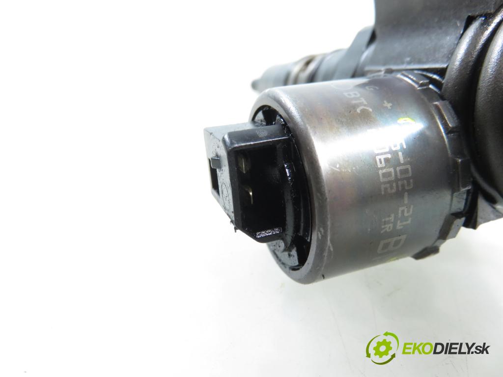 VW GOLF V (1K1) HB 2007 103,00 2.0 TDI 16V 4motion - BKD 1968,00 Vstrekovač 03G130073G ; 0414720404 (Vstrekovač paliva)