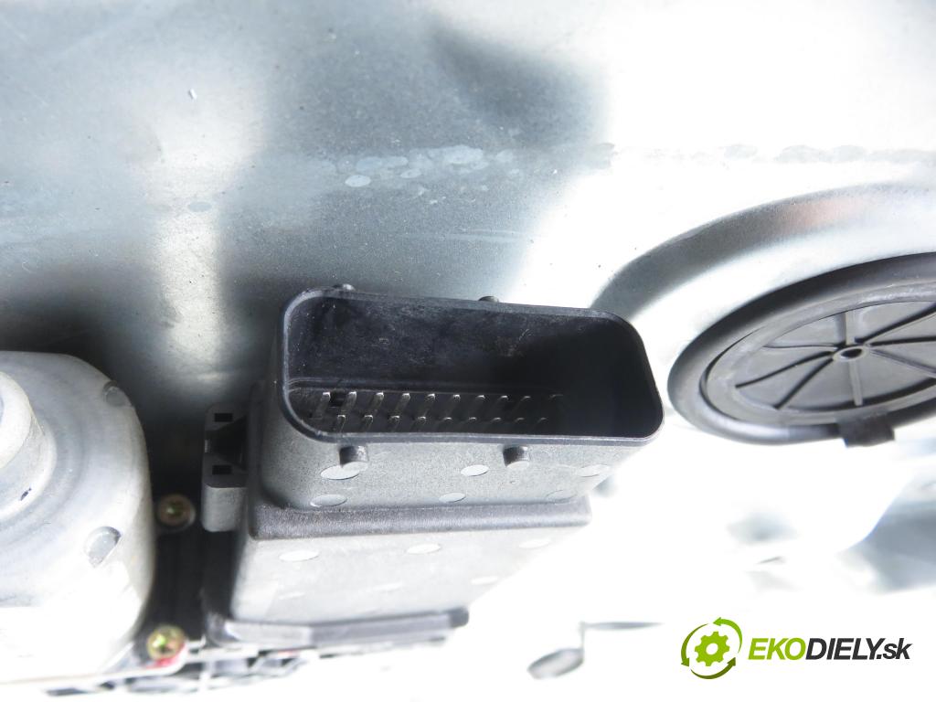 VW PASSAT B5.5 Variant (3B6) KOMBI 2001 96,00 1.9 TDI - AWX 1896,00 mechanismus oken PPE