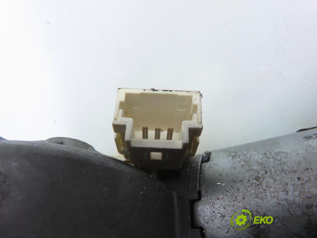 RENAULT CLIO III Grandtour (KR0/1_) KOMBI 2009 65,00 1.5 dCi - K9K 772 1461,00 motorek stěrače ZADNÍ: 8200311486 ; 53026312
