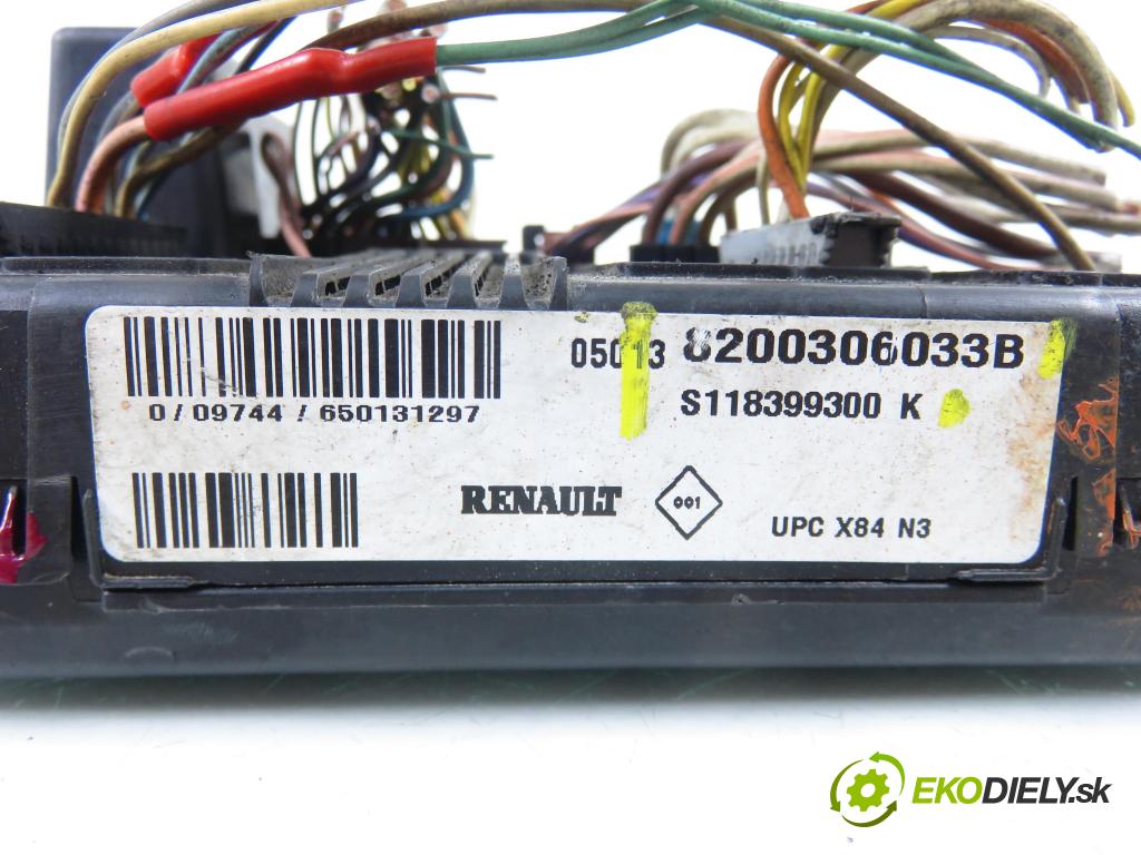 RENAULT MEGANE II (BM0/1_, CM0/1_) HB 2003 99,00 2.0 16V 135 - F4R 770 1998,00 MODUL BSI S118399300K ; 8200306033B