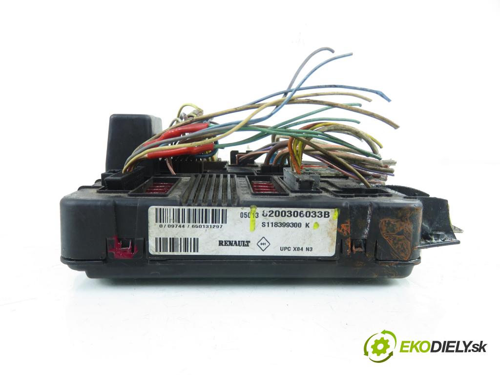 RENAULT MEGANE II (BM0/1_, CM0/1_) HB 2003 99,00 2.0 16V 135 - F4R 770 1998,00 MODUL BSI S118399300K ; 8200306033B