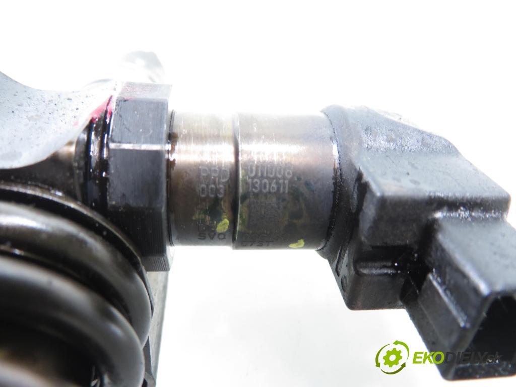 VW PASSAT B6 (3C2) SEDAN 2007 125,00 2.0 TDI - BMR 1968,00 Vstrekovač 03G130073T (Vstrekovač paliva)