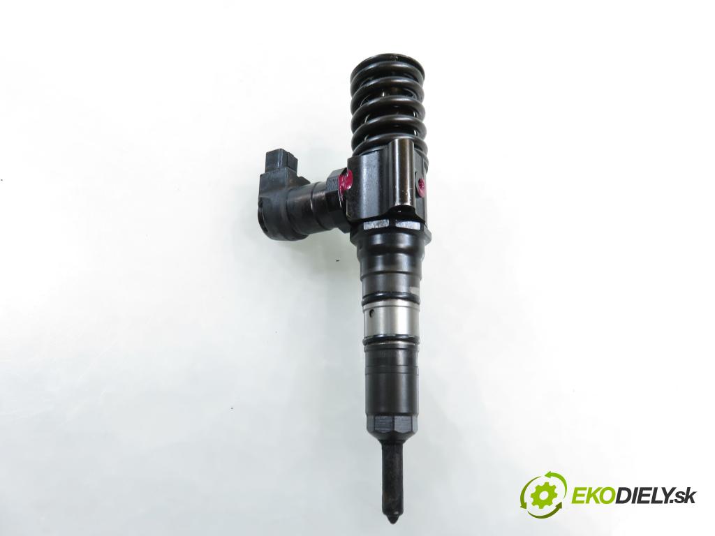 VW PASSAT B6 (3C2) SEDAN 2007 125,00 2.0 TDI - BMR 1968,00 Vstrekovač 03G130073T (Vstrekovač paliva)