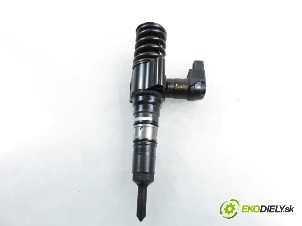 VW PASSAT B6 (3C2) SEDAN 2007 125,00 2.0 TDI - BMR 1968,00 Vstrekovač 03G130073T (Vstrekovač paliva)