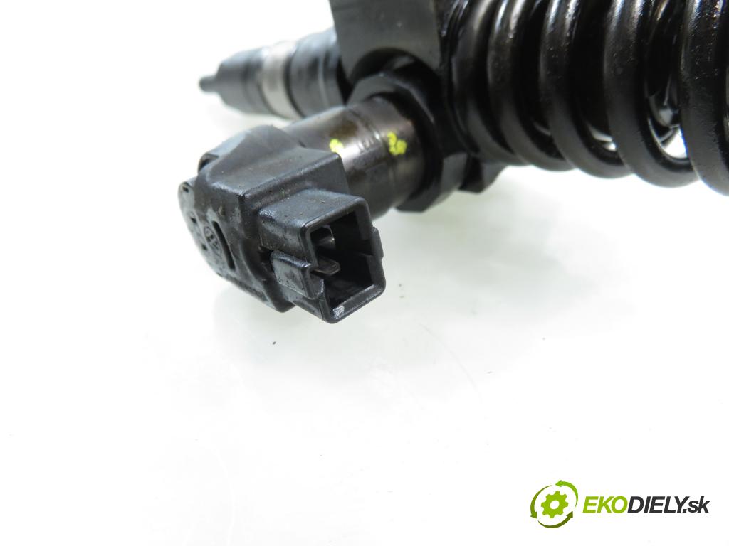 VW PASSAT B6 (3C2) SEDAN 2007 125,00 2.0 TDI - BMR 1968,00 Vstrekovač 03G130073T (Vstrekovač paliva)