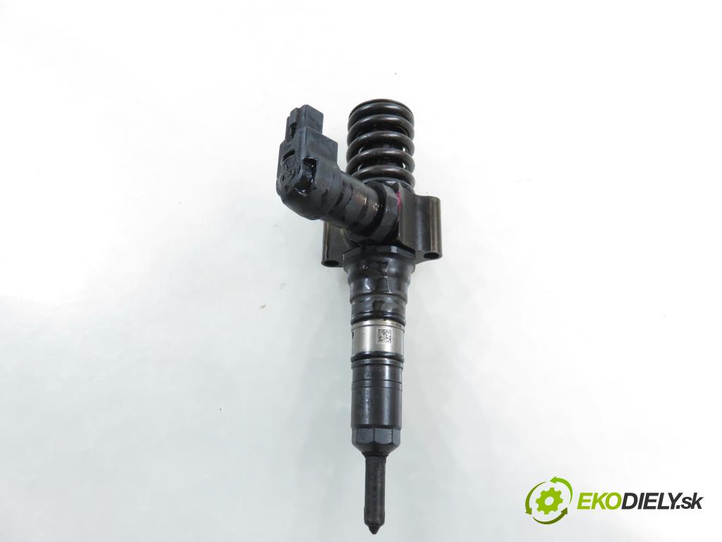 VW PASSAT B6 (3C2) SEDAN 2007 125,00 2.0 TDI - BMR 1968,00 Vstrekovač 03G130073T (Vstrekovač paliva)