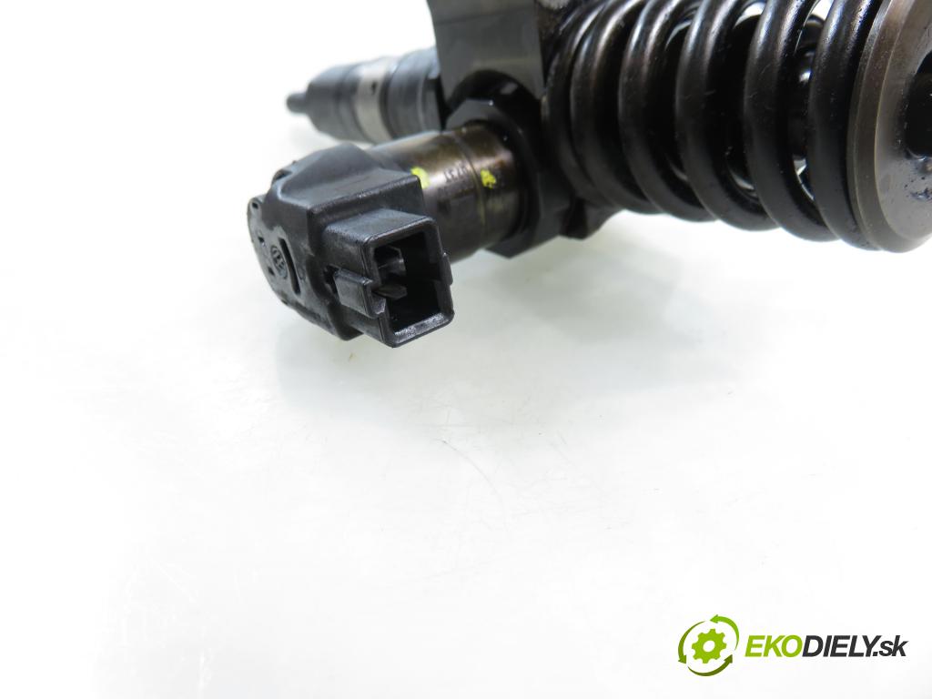 VW PASSAT B6 (3C2) SEDAN 2007 125,00 2.0 TDI - BMR 1968,00 Vstrekovač 03G130073T (Vstrekovač paliva)