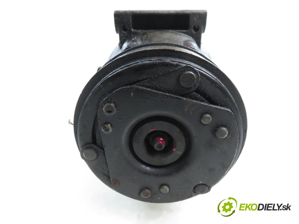 RENAULT SCENIC I (JA0/1_) CROSSOVER 2001 102,00 2.0 16V RX4 139 - F4R 744 1998,00 KOMPRESOR: klimatizácie 7700105765 ; 1135309 (Kompresor klimatizácie)