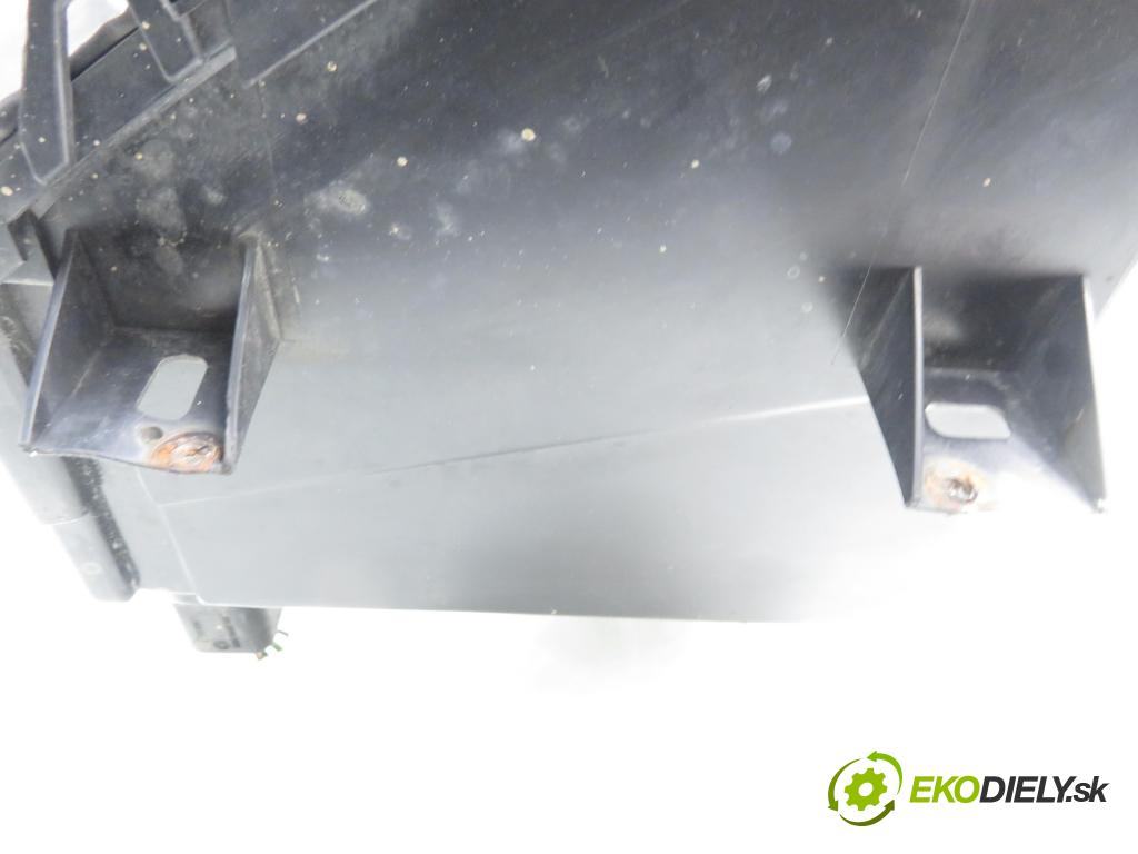 FORD TRANSIT CONNECT (P65_, P70_, P80_) KOMBIVAN 2008 81,00 1.8 TDCi - RWPA 1753,00 Svetlo PP