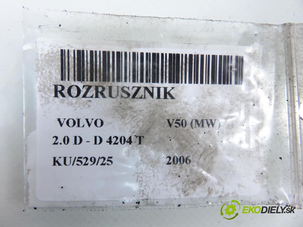 VOLVO V50 (MW) KOMBI 2006 100,00 2.0 D 136 - D 4204 T (PSA) 1997,00 Štartér  (Štartér)