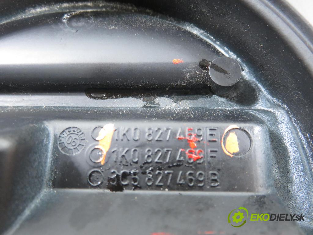 VW GOLF V (1K1) HB 2007 77,00 1.9 TDI - BXE 1896,00 klika dveří kufr 1K0827469E ; 1K0827459F