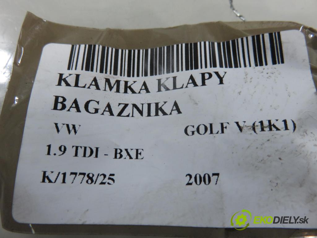 VW GOLF V (1K1) HB 2007 77,00 1.9 TDI - BXE 1896,00 klika dveří kufr 1K0827469E ; 1K0827459F