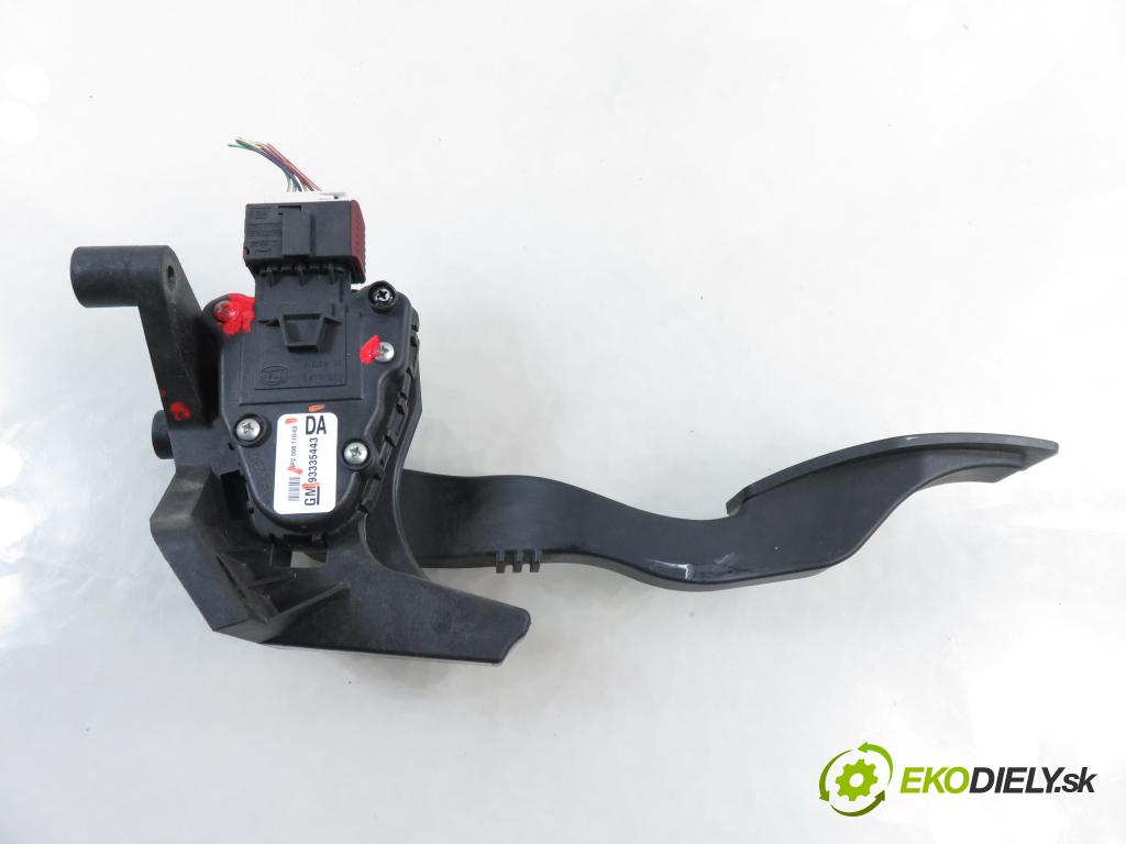 OPEL MERIVA A nadwozie wielkoprzestrzenne (MPV) (X03) MINIVAN 2004 55,00 1.7 DTI 75 - Y 17 DT 1686,00 Potenciometer plynu 93335443DA ; 6PV00811002 (Potenciometer plynového pedálu)