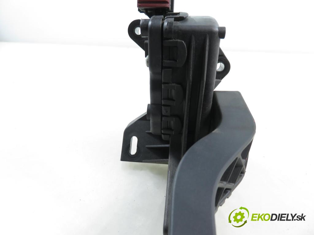 OPEL MERIVA A nadwozie wielkoprzestrzenne (MPV) (X03) MINIVAN 2004 55,00 1.7 DTI 75 - Y 17 DT 1686,00 Potenciometer plynu 93335443DA ; 6PV00811002 (Potenciometer plynového pedálu)